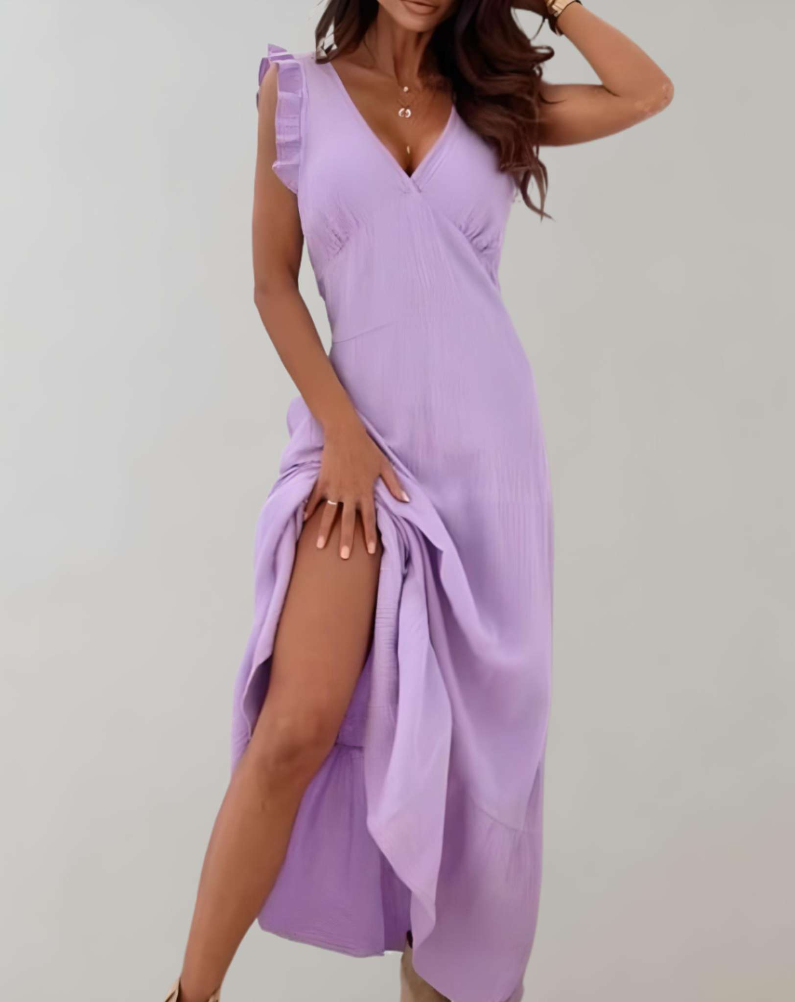 Pearl - Langes Kleid mit tiefem V Ausschnitt und tiefem Rücken und Rüschendesign Kleid
