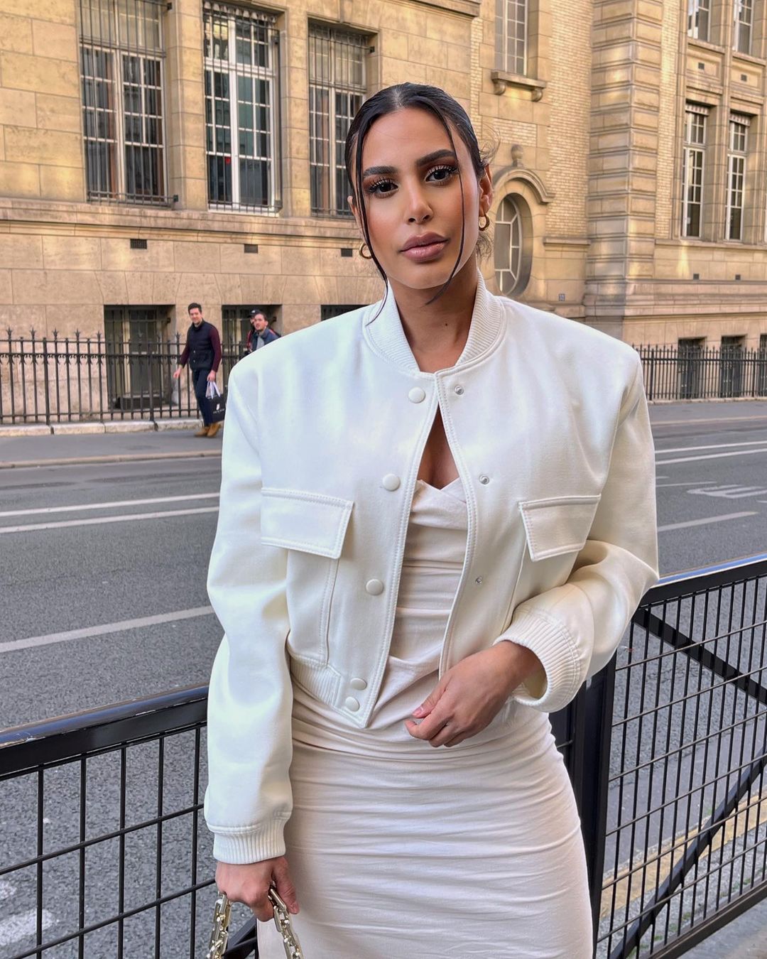 Stylische Damen Bomberjacke mit Steppdetails und praktischen Taschen