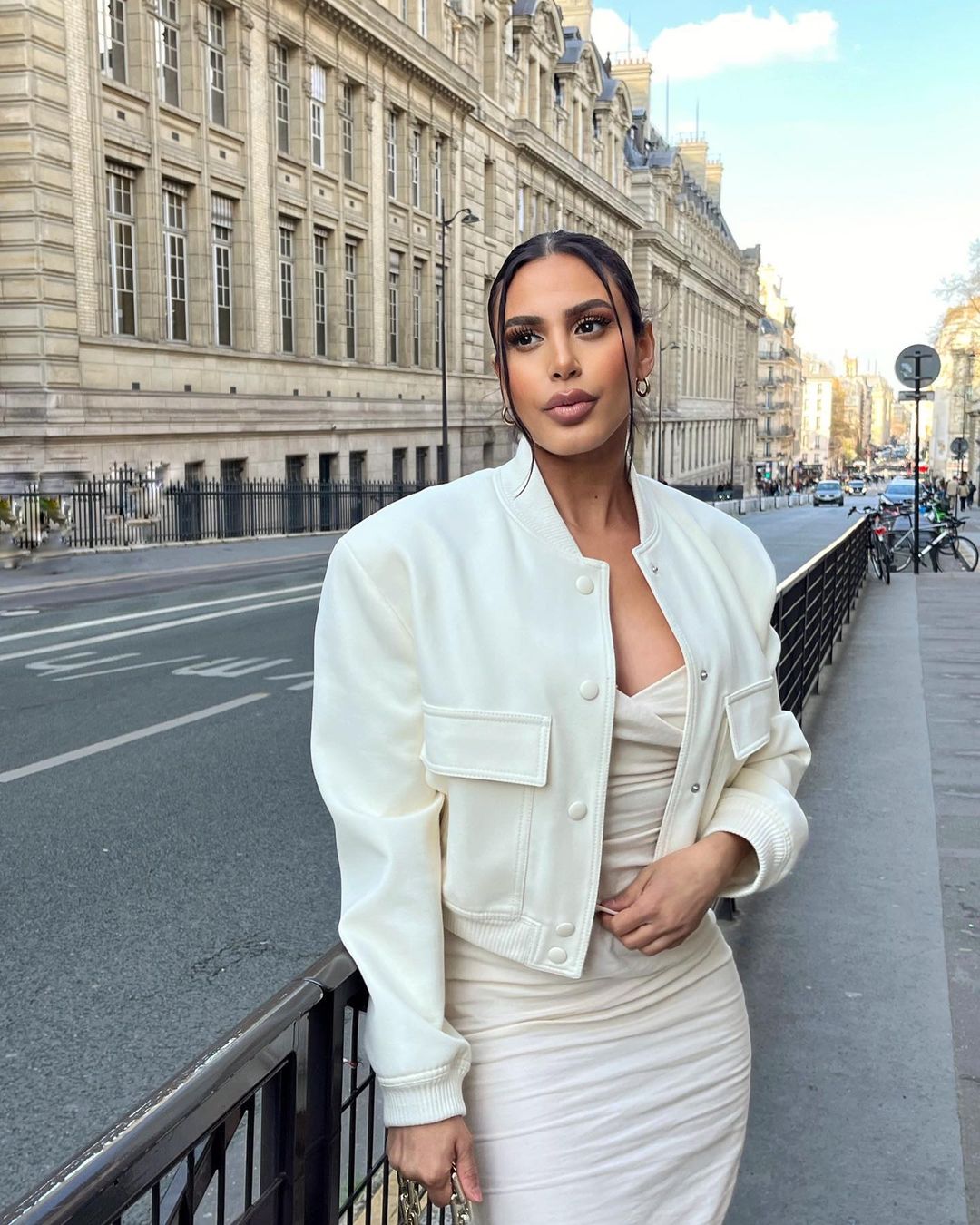 Stylische Damen Bomberjacke mit Steppdetails und praktischen Taschen