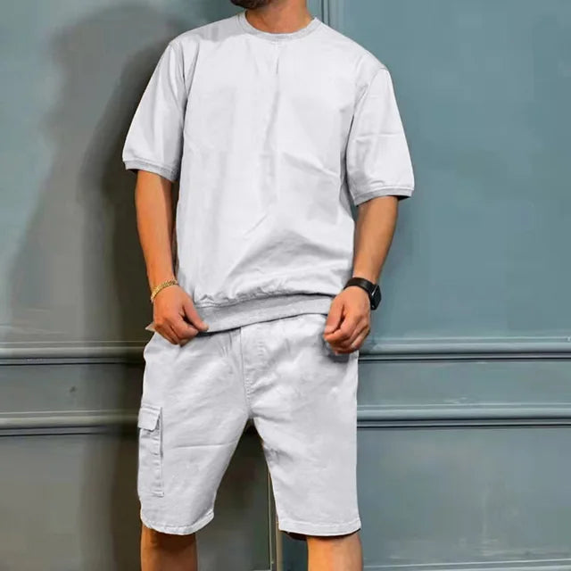 Herren-Sportbekleidung mit T-Shirt und Cargo-Shorts – bequeme Freizeitkleidung für Sport und Alltag