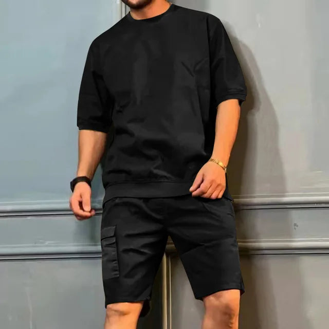 Herren-Sportbekleidung mit T-Shirt und Cargo-Shorts – bequeme Freizeitkleidung für Sport und Alltag