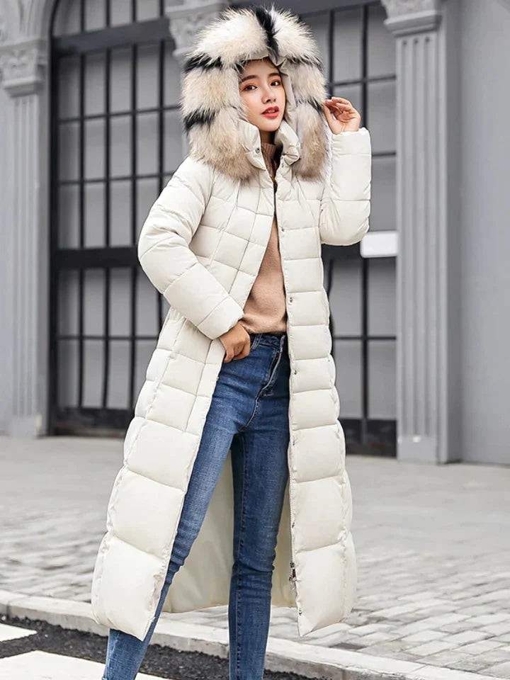 Elegante und bequeme lange Winterjacke von Adelei